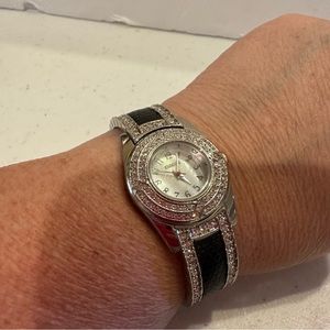 New Chico’s Watch hinged bangle silver w/ black leather, rhinestones new battery
